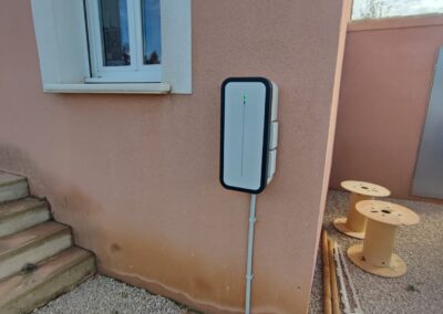 Réalisation Smart Ecowatt - Borne IRVE Hager 2 400x284